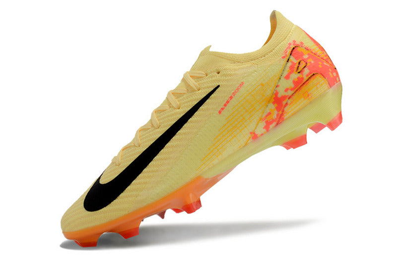 CHUTEIRA NIKE AIR ZOOM MERCURIAL VAPOR 16 ELITE CAMPO "MBAPPÉ" - AMARELA E LARANJA