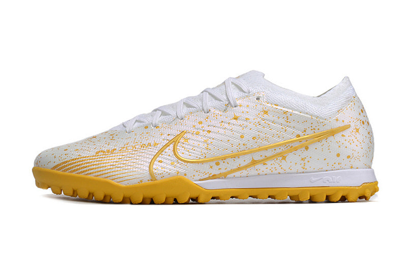 CHUTEIRA NIKE MERCURIAL AIR ZOOM VAPOR 15 ELITE SOCIETY - BRANCA E DOURADA