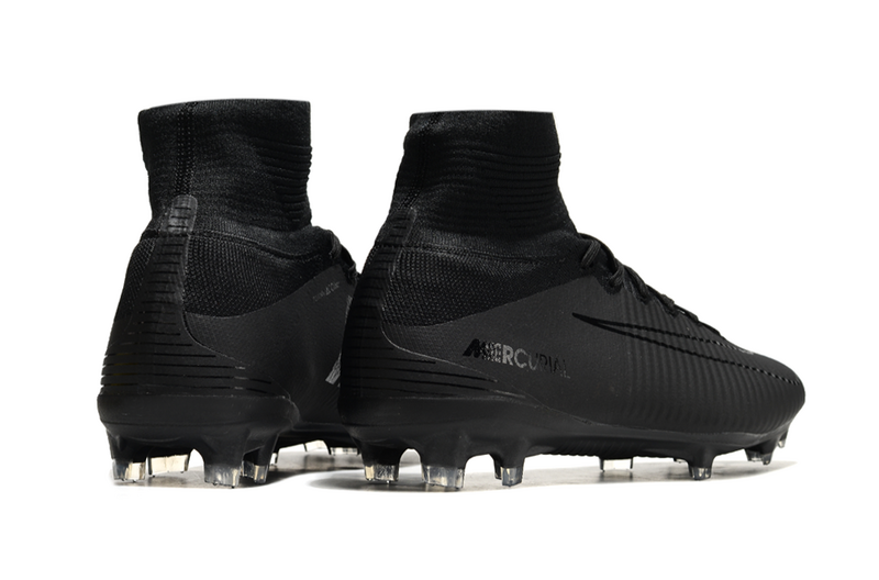 CHUTEIRA NIKE MERCURIAL SUPERFLY 5 ELITE CAMPO - PRETA