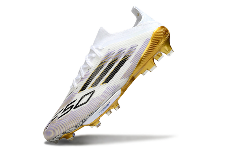 CHUTEIRA ADIDAS F50.1 LIGHTSTRIKE PRO ELITE CAMPO - BRANCA E DOURADA
