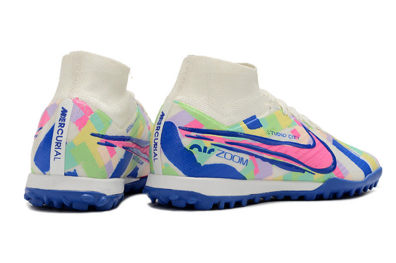 CHUTEIRA NIKE MERCURIAL AIR ZOOM SUPERFLY 9 ELITE SOCIETY "SOCAL" - BRANCA, AZUL E ROSA