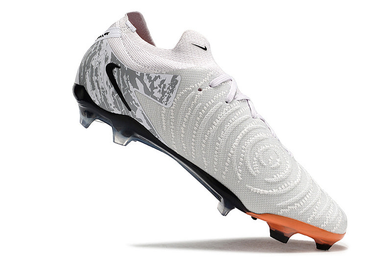 CHUTEIRA NIKE PHANTOM GX II ELITE CAMPO - BRANCA
