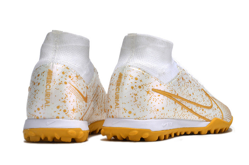CHUTEIRA NIKE MERCURIAL AIR ZOOM SUPERFLY 9 ELITE SOCIETY - BRANCA E DOURADA