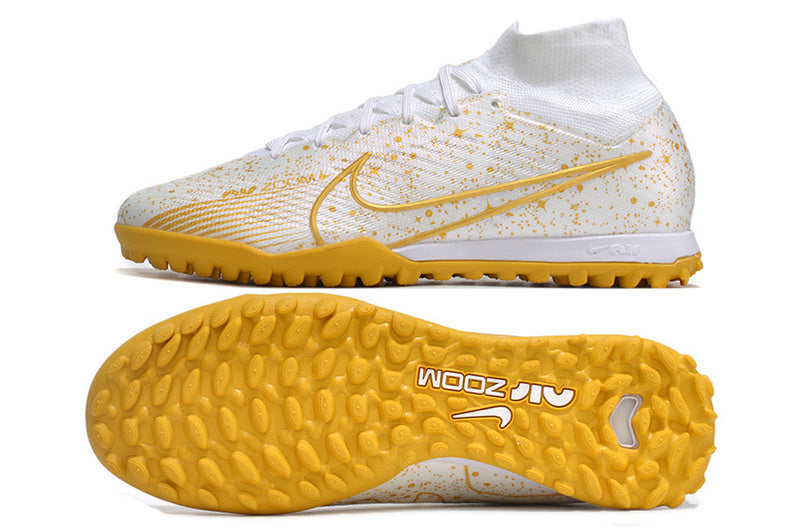 CHUTEIRA NIKE MERCURIAL AIR ZOOM SUPERFLY 9 ELITE SOCIETY - BRANCA E DOURADA