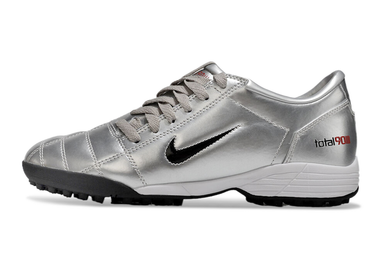 CHUTEIRA NIKE TOTAL 90 III SOCIETY - PRATA, PRETA E VERMELHA
