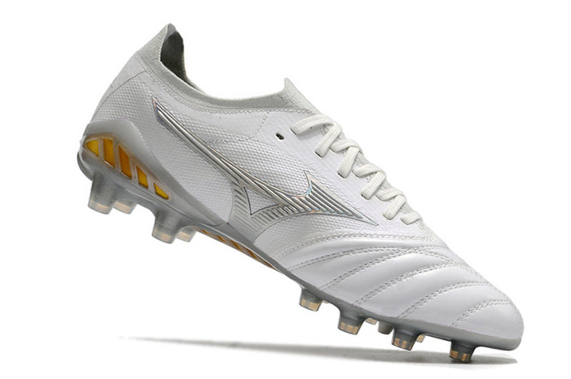 CHUTEIRA MIZUNO MORELIA NEO III JAPAN CAMPO - BRANCA E AMARELA