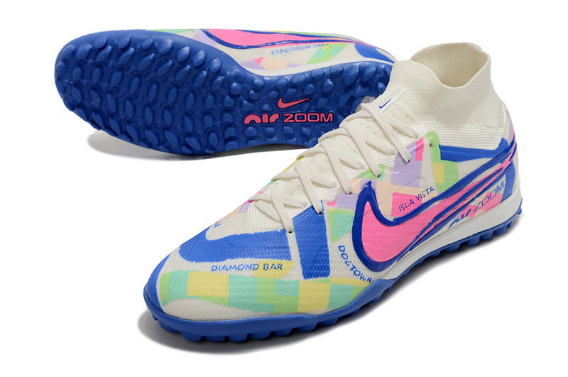 CHUTEIRA NIKE MERCURIAL AIR ZOOM SUPERFLY 9 ELITE SOCIETY "SOCAL" - BRANCA, AZUL E ROSA