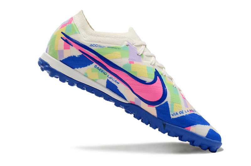 CHUTEIRA NIKE MERCURIAL AIR ZOOM VAPOR 15 ELITE SOCIETY "SOCAL" - BRANCA, AZUL E ROSA