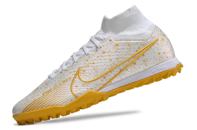 CHUTEIRA NIKE MERCURIAL AIR ZOOM SUPERFLY 9 ELITE SOCIETY - BRANCA E DOURADA