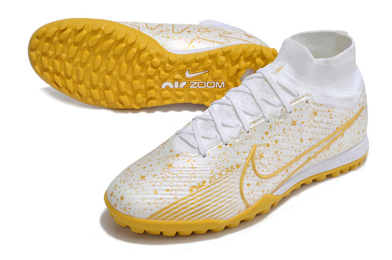 CHUTEIRA NIKE MERCURIAL AIR ZOOM SUPERFLY 9 ELITE SOCIETY - BRANCA E DOURADA