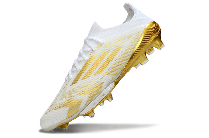 CHUTEIRA ADIDAS F50.1 LIGHTSTRIKE PRO ELITE CAMPO - BRANCA E DOURADA