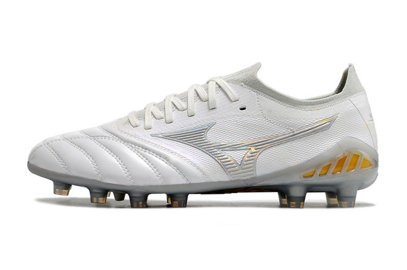 CHUTEIRA MIZUNO MORELIA NEO III JAPAN CAMPO - BRANCA E AMARELA