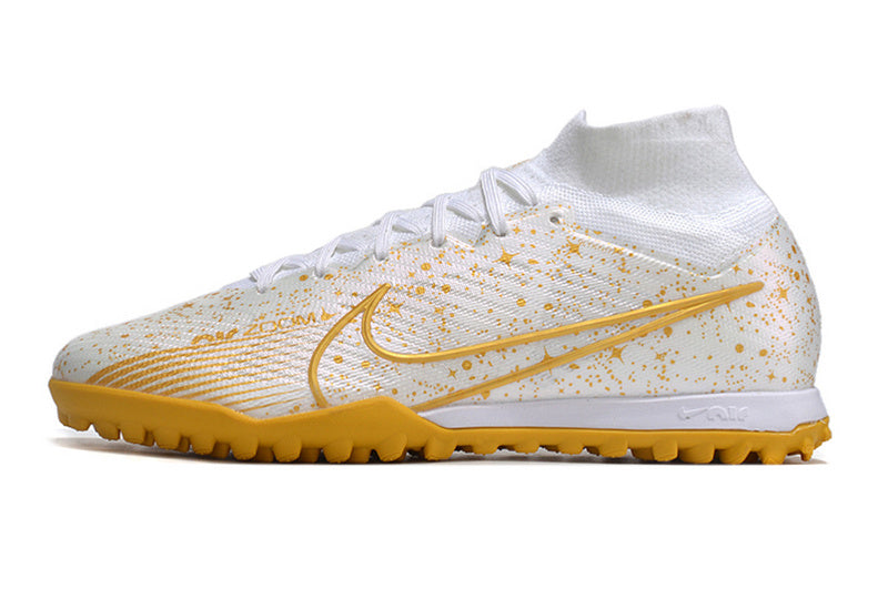 CHUTEIRA NIKE MERCURIAL AIR ZOOM SUPERFLY 9 ELITE SOCIETY - BRANCA E DOURADA