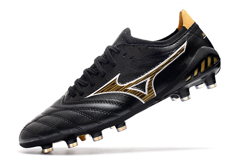 CHUTEIRA MIZUNO MORELIA NEO III JAPAN CAMPO - PRETA E DOURADA