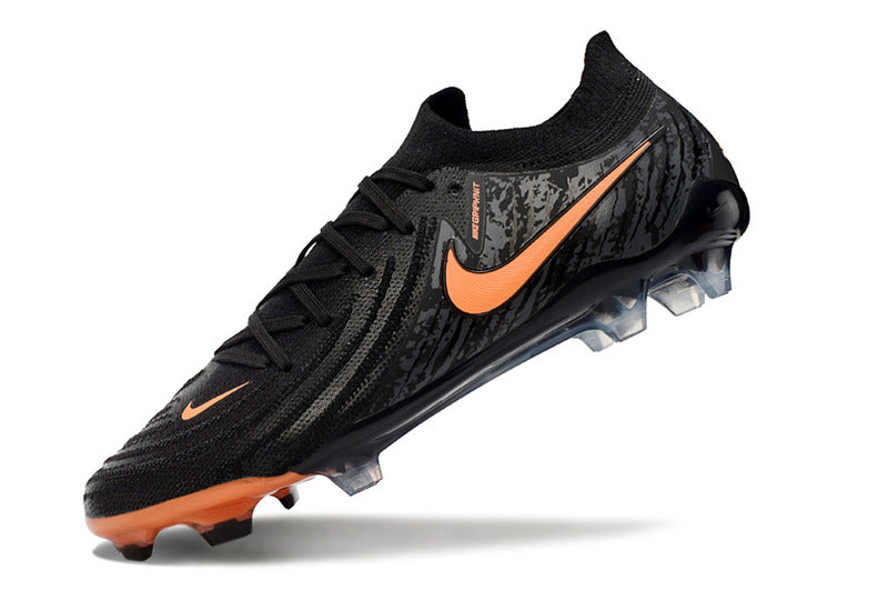 CHUTEIRA NIKE PHANTOM GX II ELITE CAMPO - PRETA E LARANJA