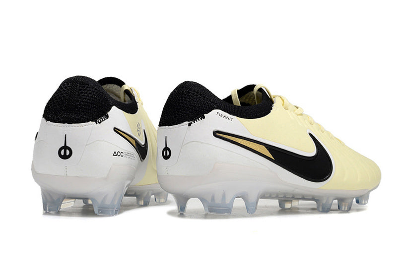 CHUTEIRA NIKE TIEMPO LEGEND 10 ELITE CAMPO - BEGE E BRANCA