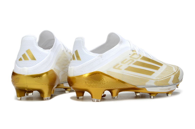 CHUTEIRA ADIDAS F50.1 LIGHTSTRIKE PRO ELITE CAMPO - BRANCA E DOURADA