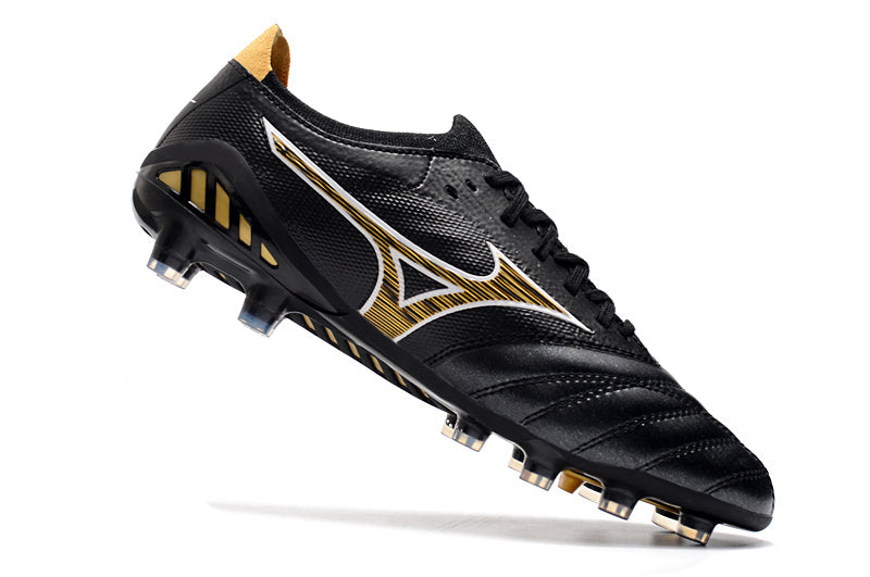 CHUTEIRA MIZUNO MORELIA NEO III JAPAN CAMPO - PRETA E DOURADA