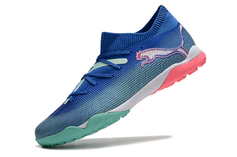 CHUTEIRA PUMA FUTURE 7 ULTIMATE SOCIETY - AZUL E ROSA