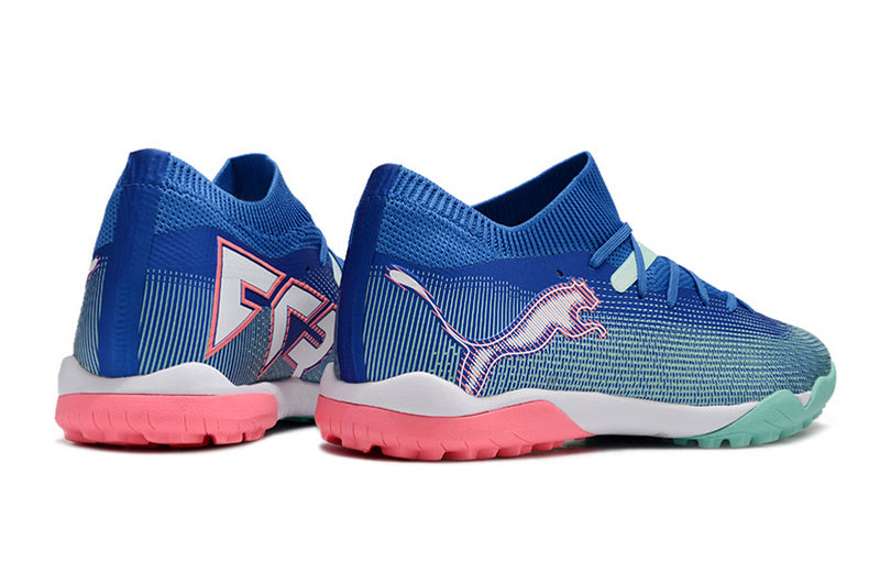 CHUTEIRA PUMA FUTURE 7 ULTIMATE SOCIETY - AZUL E ROSA