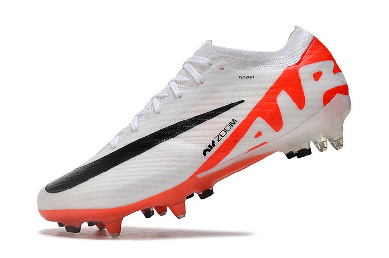 CHUTEIRA NIKE AIR ZOOM MERCURIAL VAPOR 15 ELITE TRAVA MISTA FIXA "READY" - BRANCA E VERMELHA