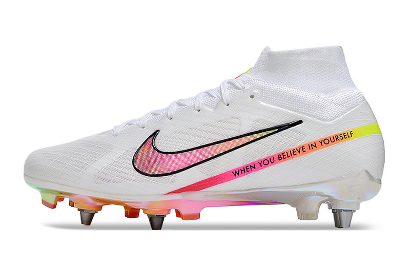 CHUTEIRA NIKE AIR ZOOM MERCURIAL SUPERFLY 9 ELITE TRAVA MISTA "RASHFORD" - BRANCA E ROSA