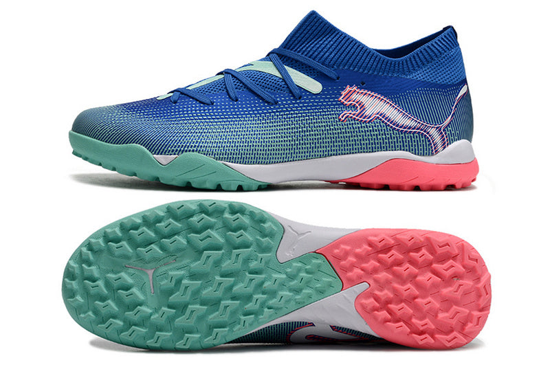 CHUTEIRA PUMA FUTURE 7 ULTIMATE SOCIETY - AZUL E ROSA