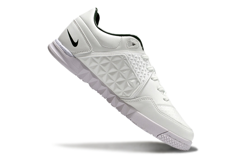 CHUTEIRA NIKE GATO FUTSAL - BRANCA E PRETA