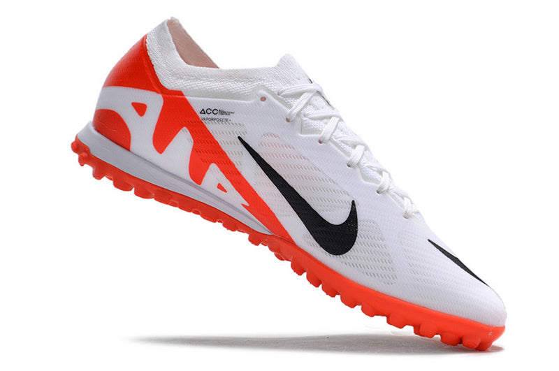 CHUTEIRA NIKE  MERCURIAL AIR ZOOM VAPOR 15 ELITE SOCIETY "READY" - BRANCA E LARANJA
