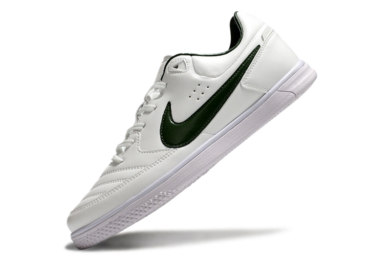 CHUTEIRA NIKE GATO FUTSAL - BRANCA E PRETA
