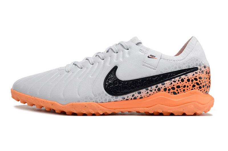 CHUTEIRA NIKE TIEMPO LEGEND 10 SOCIETY "ELECTRIC" - BRANCA E LARANJA