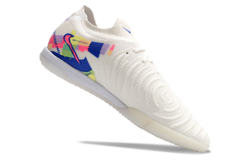 CHUTEIRA NIKE PHANTOM GX II ELITE FUTSAL - BRANCA, AZUL E ROSA