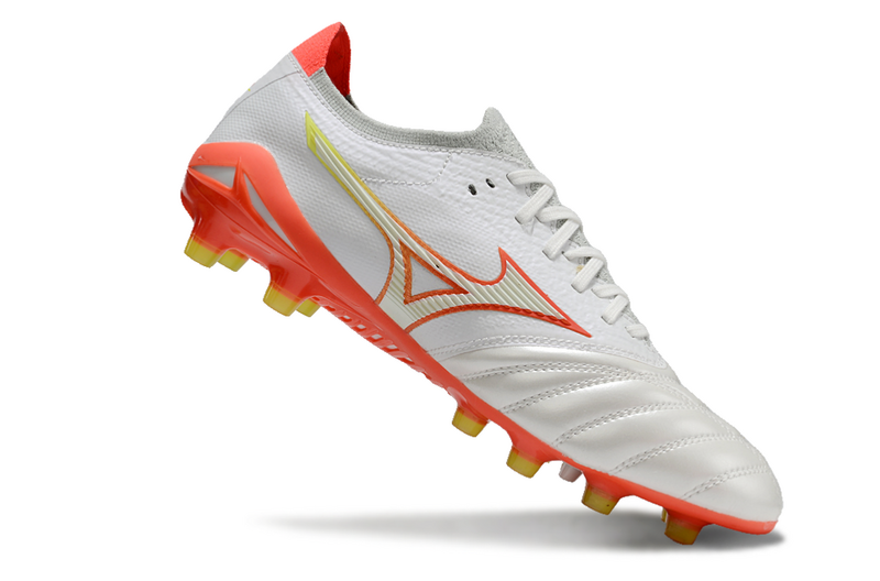 CHUTEIRA MIZUNO MORELIA NEO IV JAPAN CAMPO - BRANCA E LARANJA
