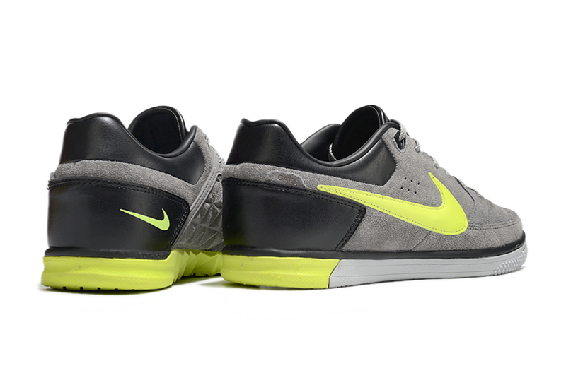 CHUTEIRA NIKE GATO FUTSAL - CINZA E PRETA