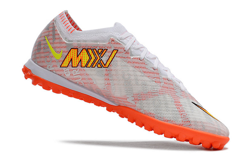 CHUTEIRA NIKE MERCURIAL AIR ZOOM VAPOR 15 ELITE SOCIETY - BRANCA E LARANJA
