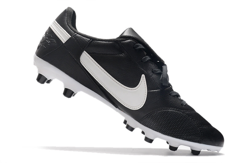 CHUTEIRA NIKE PREMIER III ELITE CAMPO - BRANCA E PRETA