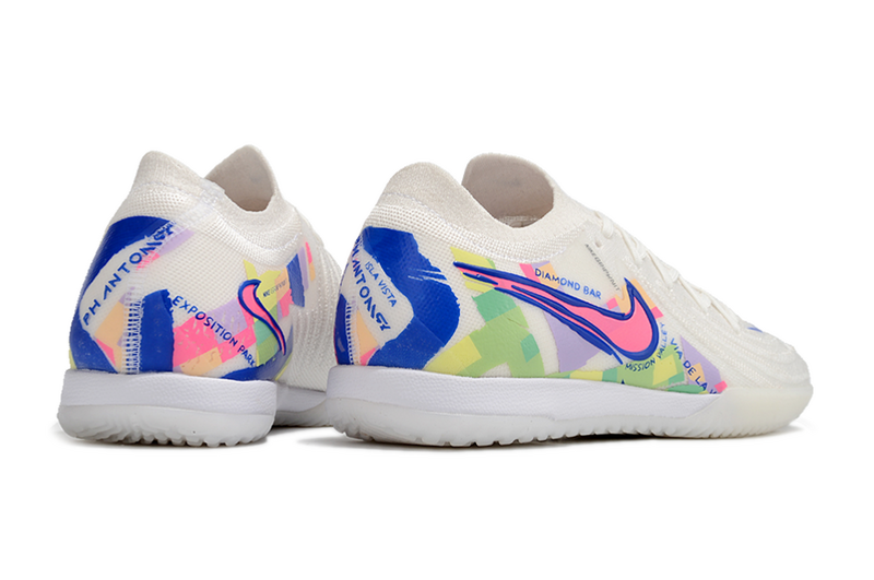 CHUTEIRA NIKE PHANTOM GX II ELITE FUTSAL - BRANCA, AZUL E ROSA