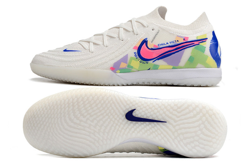 CHUTEIRA NIKE PHANTOM GX II ELITE FUTSAL - BRANCA, AZUL E ROSA