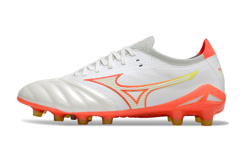 CHUTEIRA MIZUNO MORELIA NEO IV JAPAN CAMPO - BRANCA E LARANJA