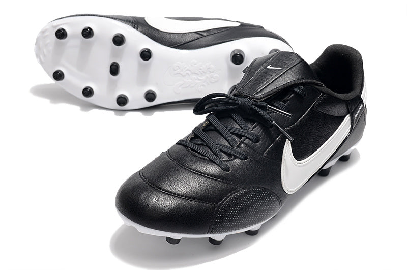 CHUTEIRA NIKE PREMIER III ELITE CAMPO - BRANCA E PRETA