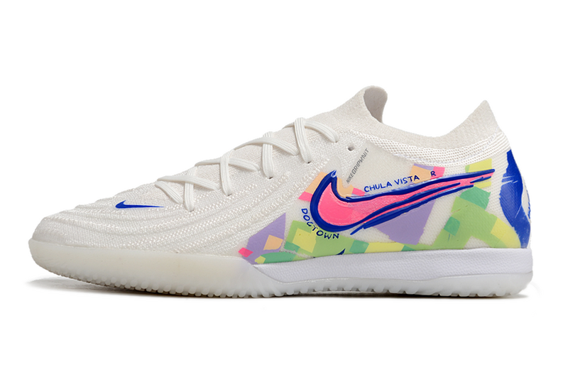 CHUTEIRA NIKE PHANTOM GX II ELITE FUTSAL - BRANCA, AZUL E ROSA
