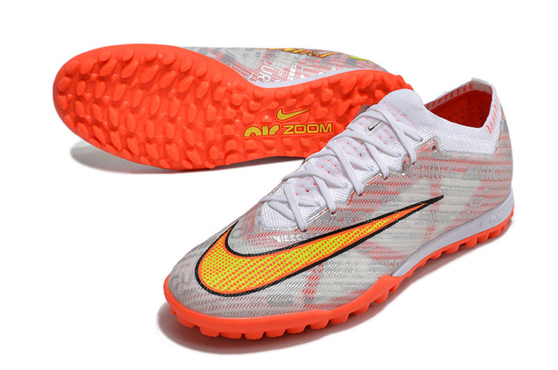 CHUTEIRA NIKE MERCURIAL AIR ZOOM VAPOR 15 ELITE SOCIETY - BRANCA E LARANJA