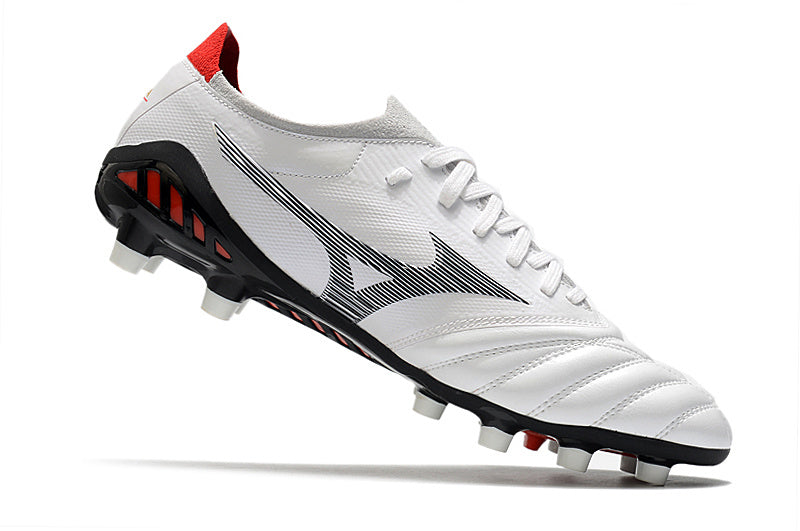 CHUTEIRA MIZUNO MORELIA NEO III JAPAN CAMPO - BRANCA E PRATA