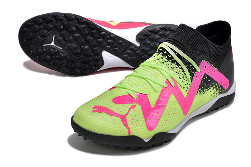 CHUTEIRA PUMA FUTURE ULTIMATE SOCIETY "TRICKS" - PRETA, VERDE E ROSA