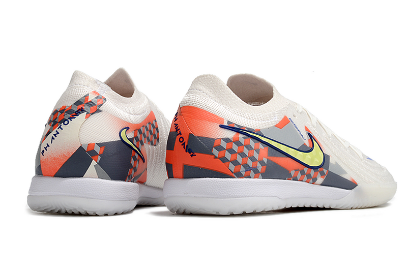 CHUTEIRA NIKE PHANTOM GX II ELITE FUTSAL "BARNA" - BRANCA E LARANJA
