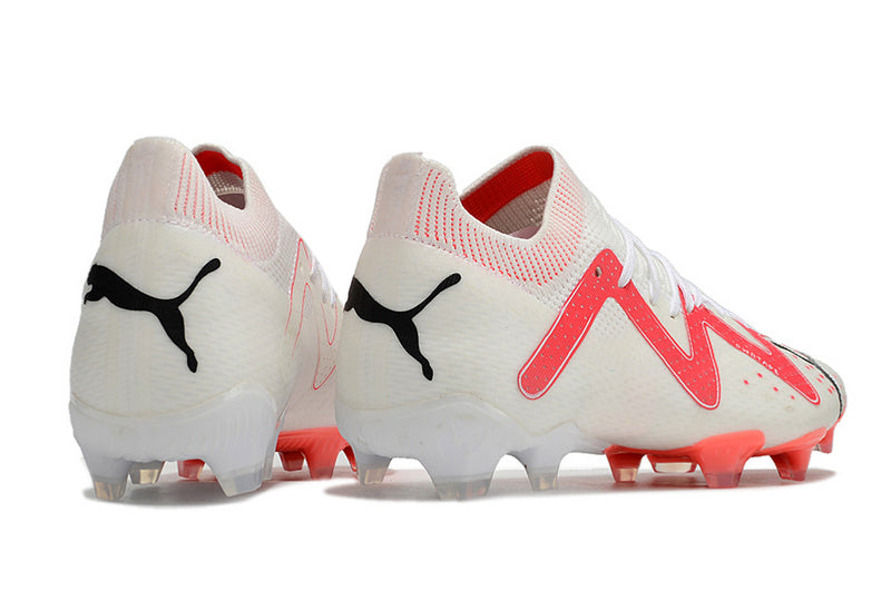 CHUTEIRA PUMA FUTURE ULTIMATE CAMPO "BREAKTHROUGHT" BRANCA E VERMELHA