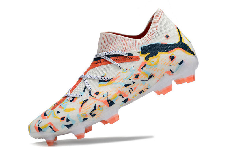 CHUTEIRA PUMA FUTURE 7 ULTIMATE CAMPO - BRANCA E LARANJA