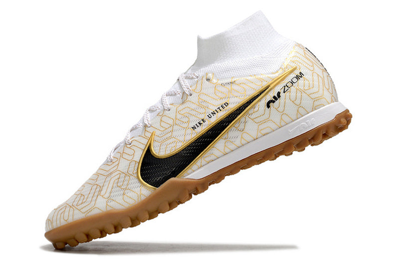 CHUTEIRA NIKE MERCURIAL AIR ZOOM SUPERFLY 9 ELITE SOCIETY "UNITED GOLDEN" - BRANCA E DOURADA