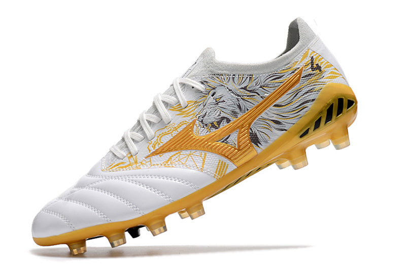 CHUTEIRA MIZUNO MORELIA NEO III JAPAN CAMPO "SÉRGIO RAMOS" - BRANCA E DOURADA