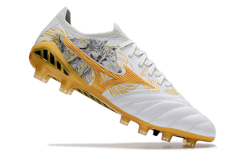 CHUTEIRA MIZUNO MORELIA NEO III JAPAN CAMPO "SÉRGIO RAMOS" - BRANCA E DOURADA